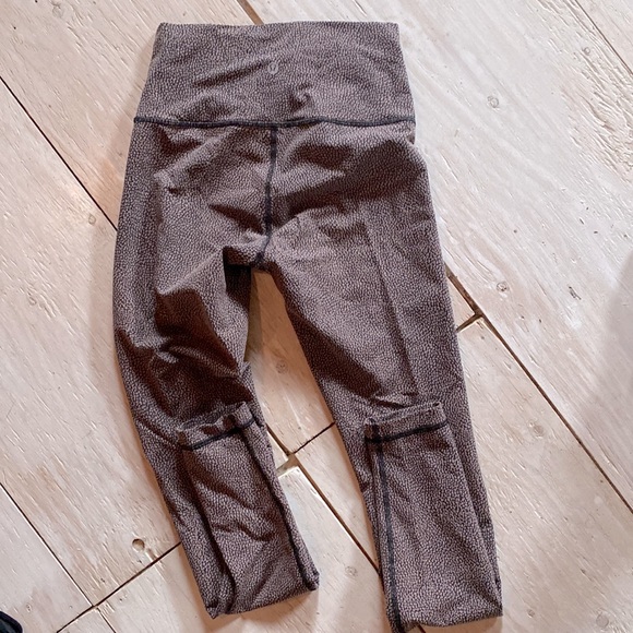 Wunder Under size 4 - high rise tight - luxtreme 28” - excellent condition - Picture 2 of 2